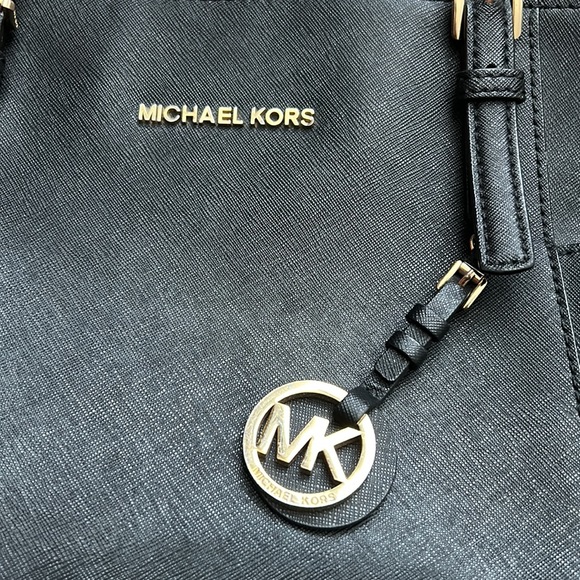 Michael Kors Jet Set Tote - Picture 2 of 10